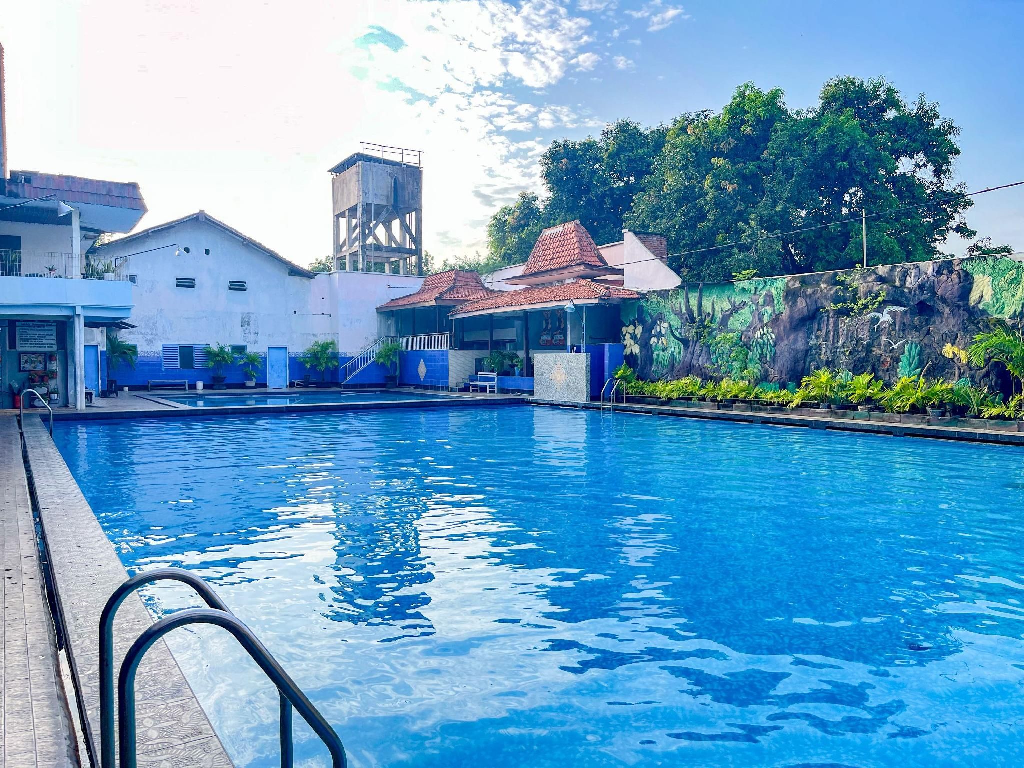 swimming pool