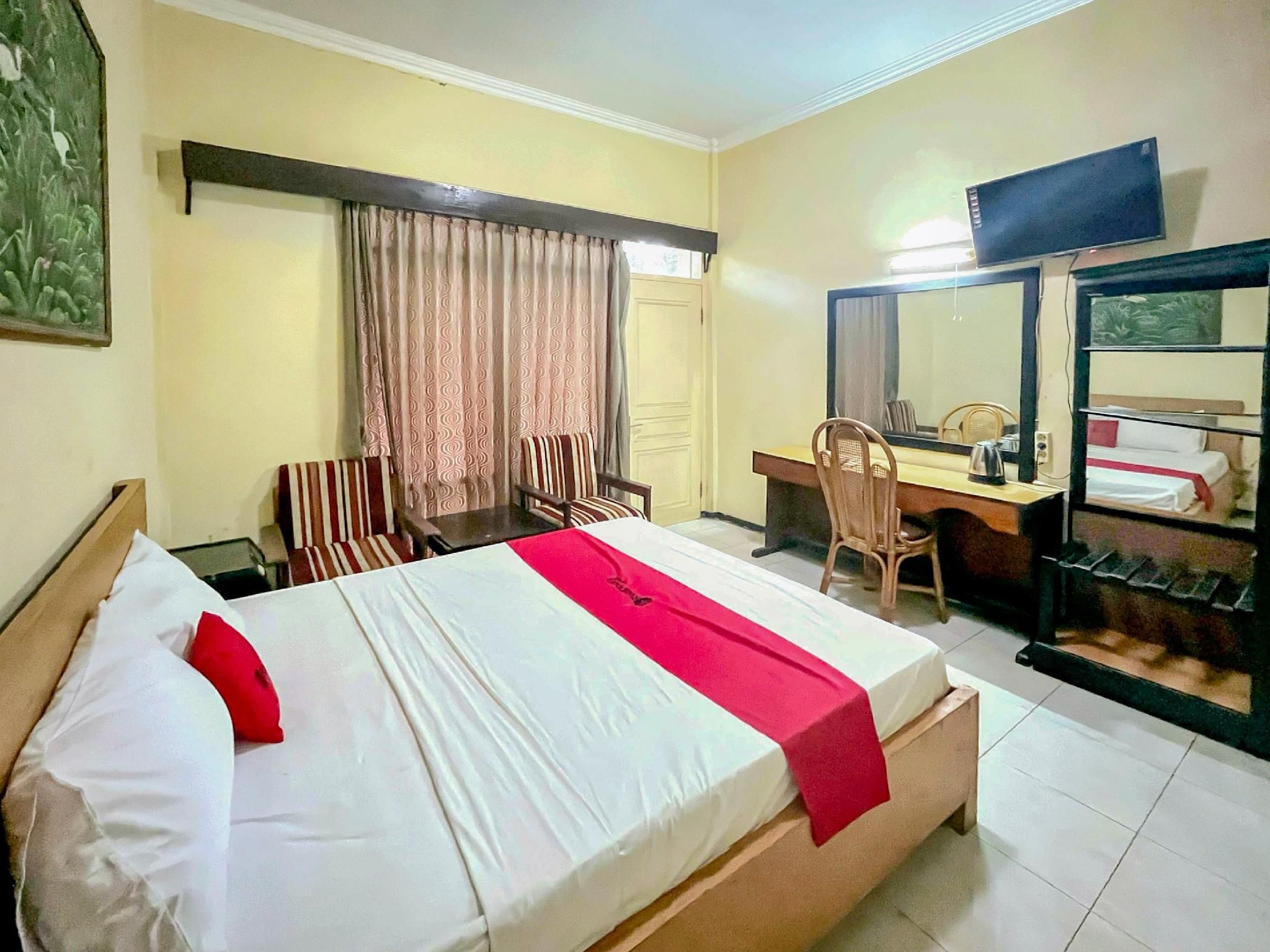 RedDoorz @ Hotel Tampiarto Probolinggo Jawa Timur Standard Room