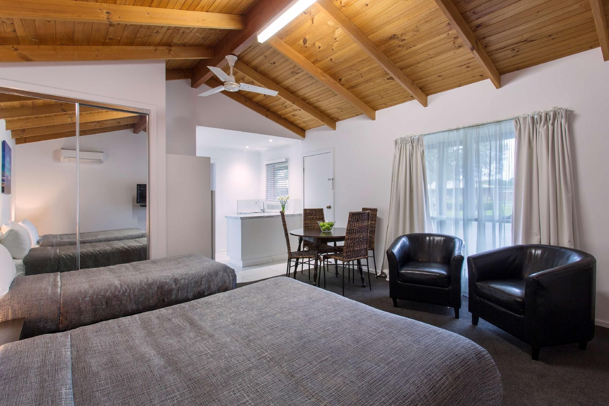 Suite - 1 Queen 3 Single Beds, Non-Smoking, Two Bedrooms, Flat Screen Television, Cable Tv, Kitchene