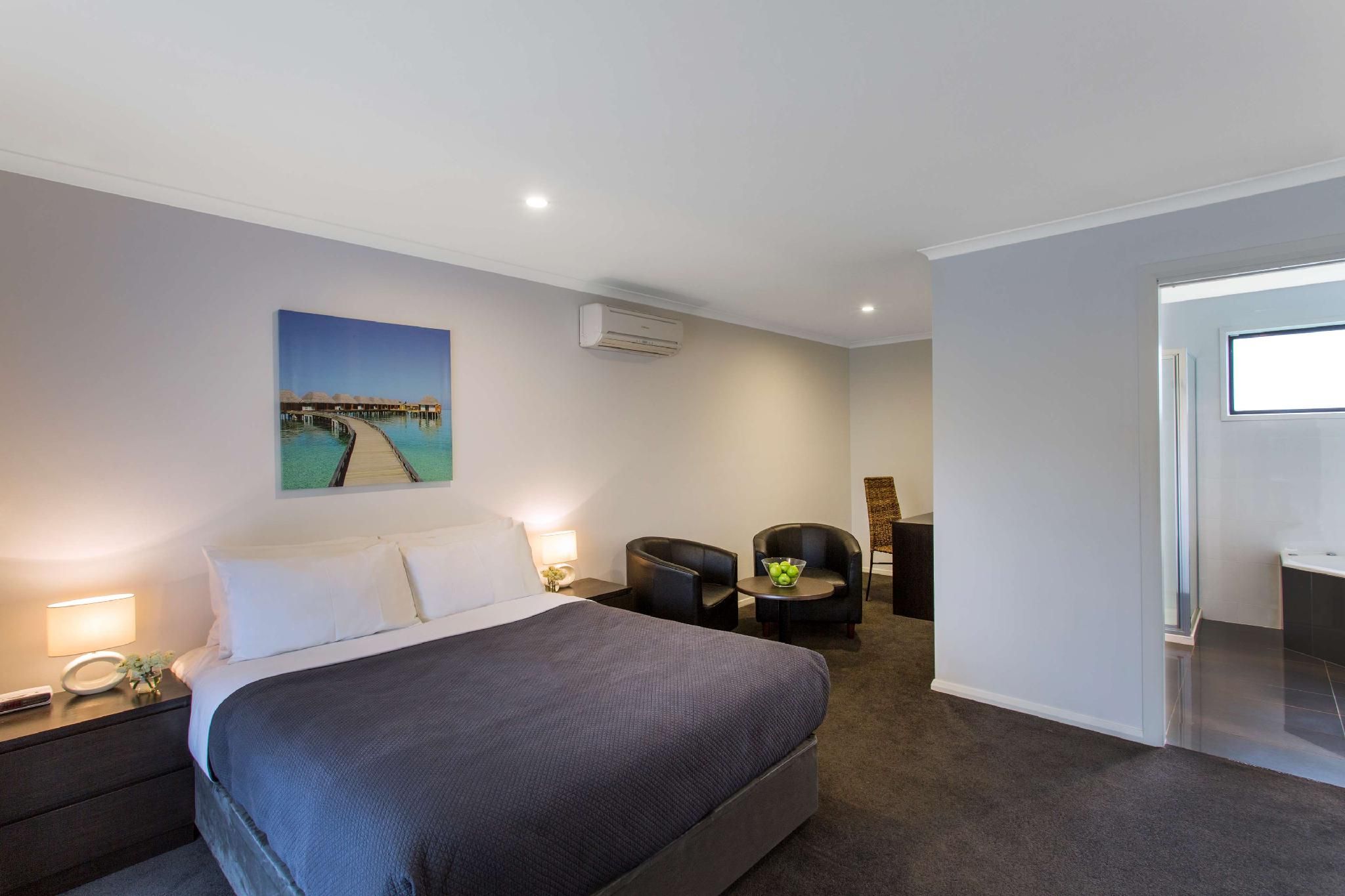 1 Queen And 1 Single, Nonsmoking, Jetted Tub, Reverse Cycle Air Conditioning