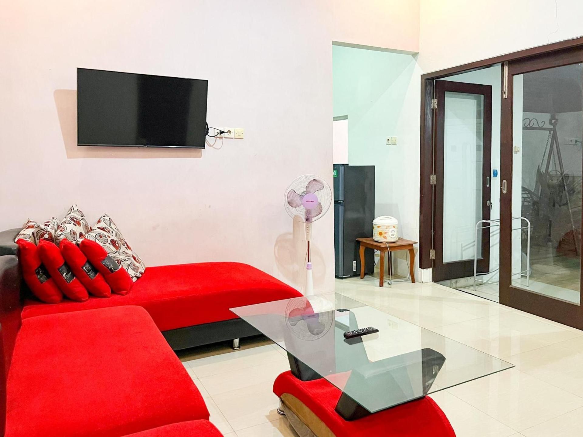 Oma Kost 3 Probolinggo Mitra RedDoorz Suite Room