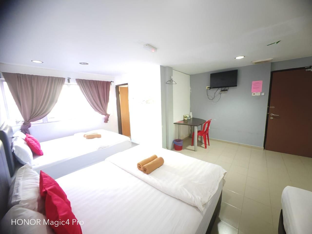 Melawati Ria Hotel Triple Room