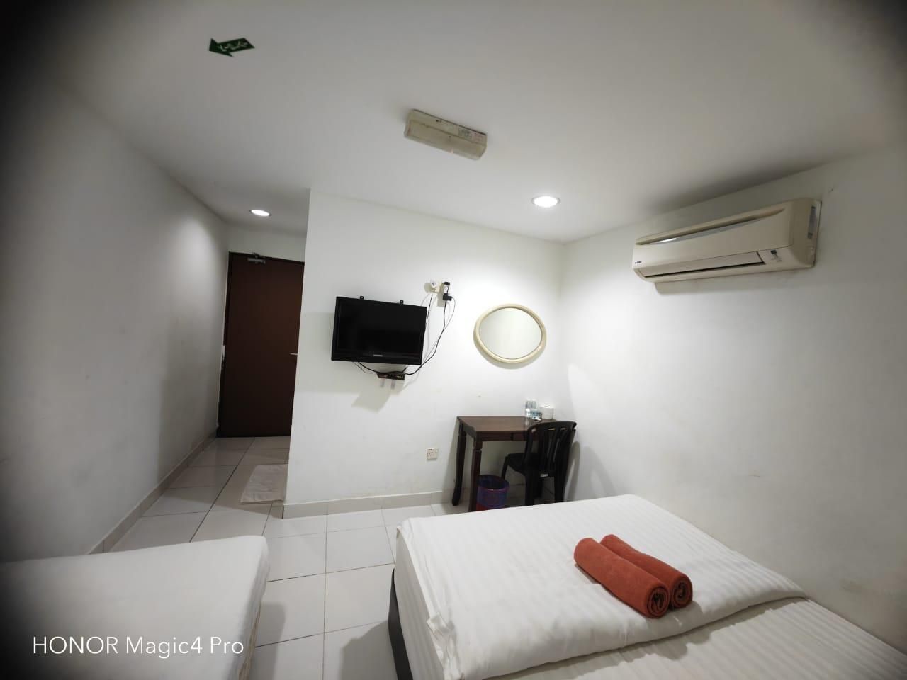 Melawati Ria Hotel Triple Room 3