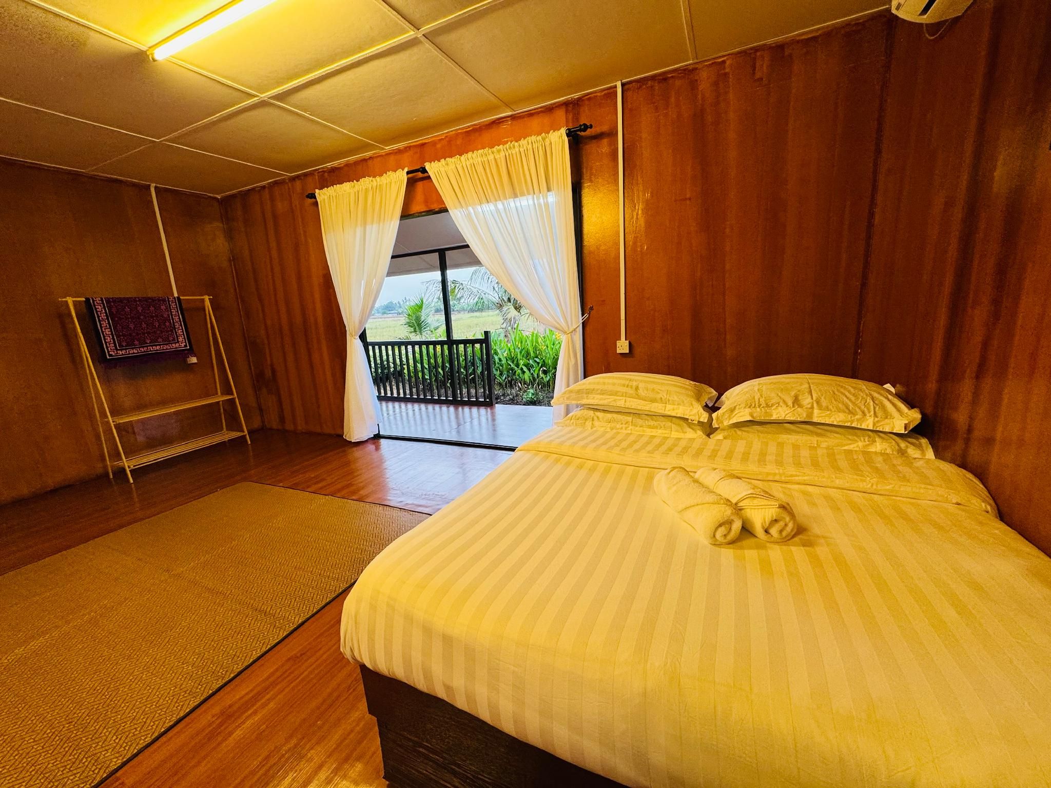 Akira Laman Padi Tanjong Karang Studio Balcony 2