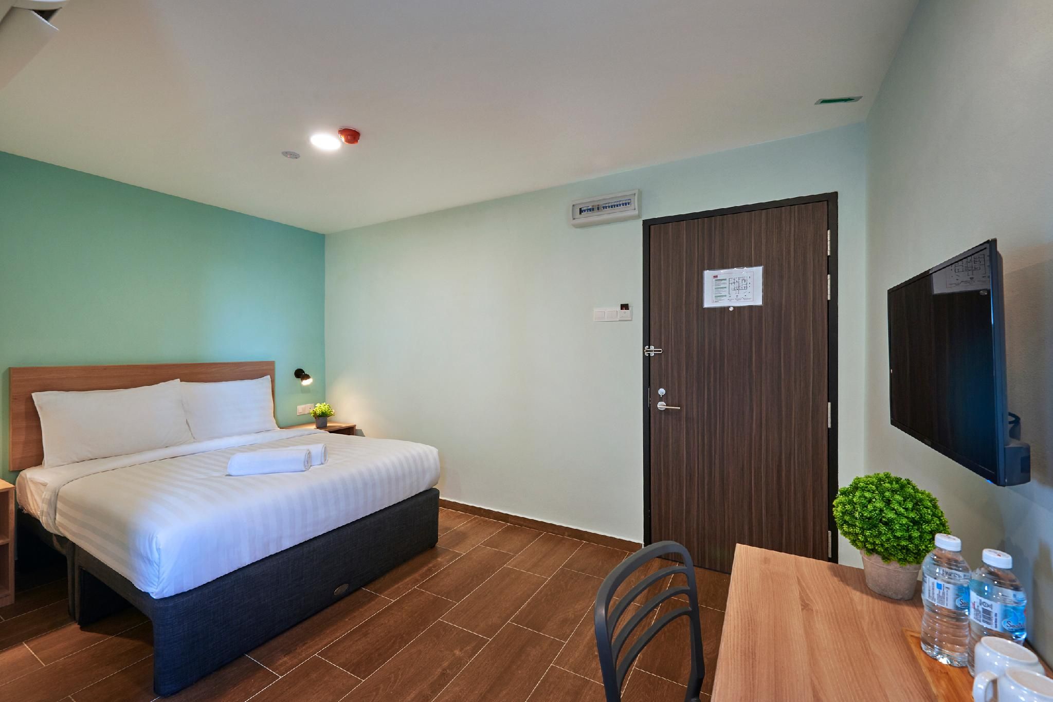 Premier Queen Room