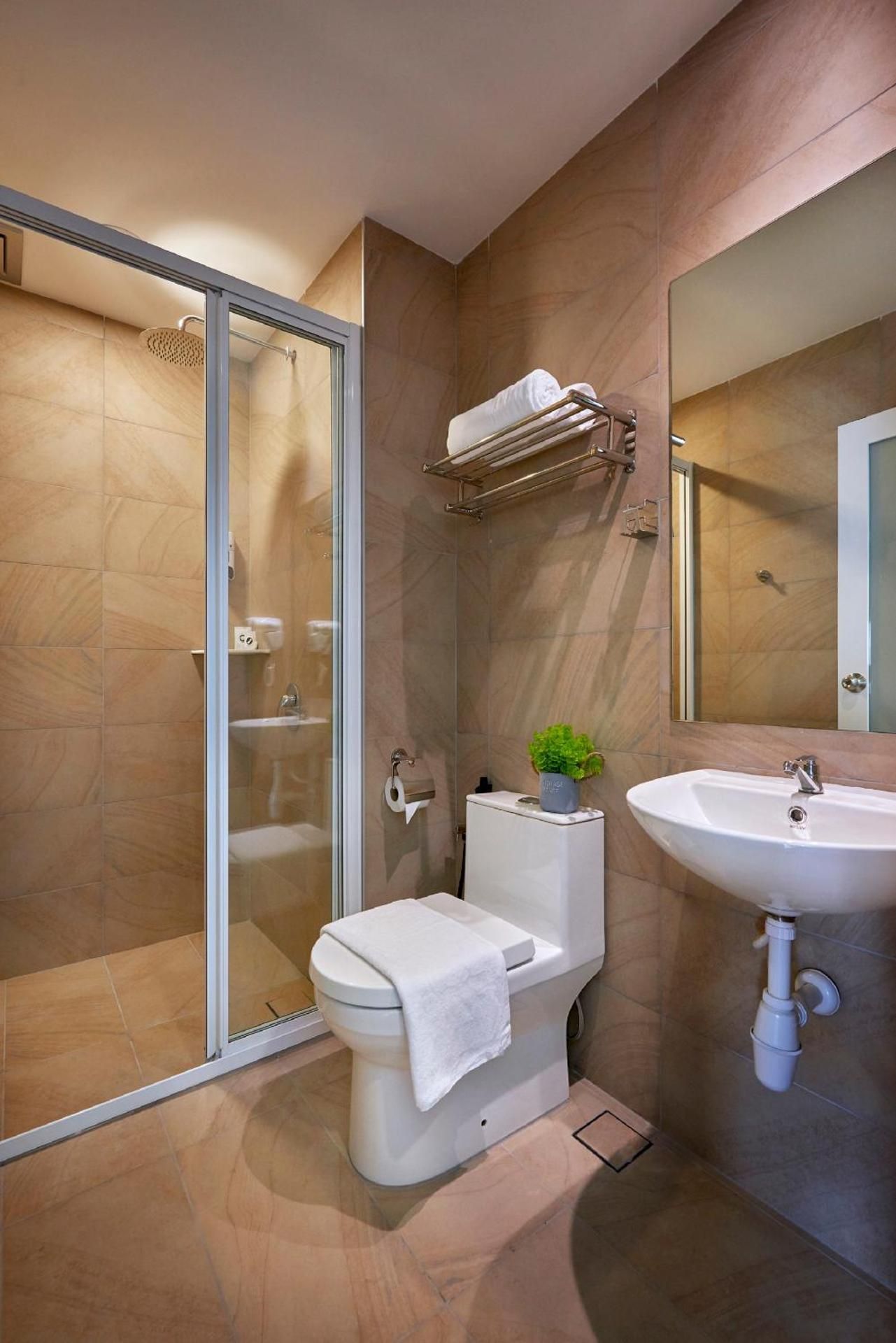 ZONE Hotels, Eco Grandeur Superior Queen Room 1 3