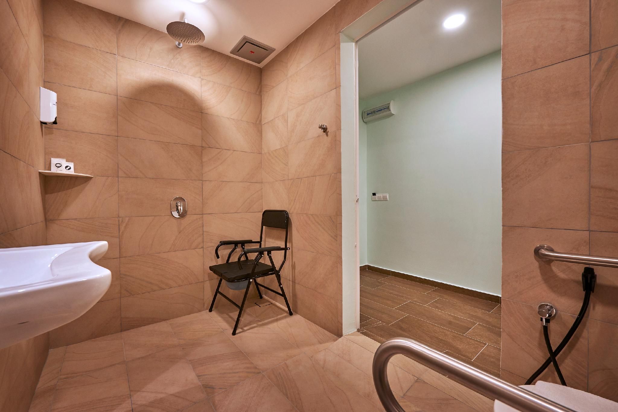 Standard Queen Room - Disabled Access