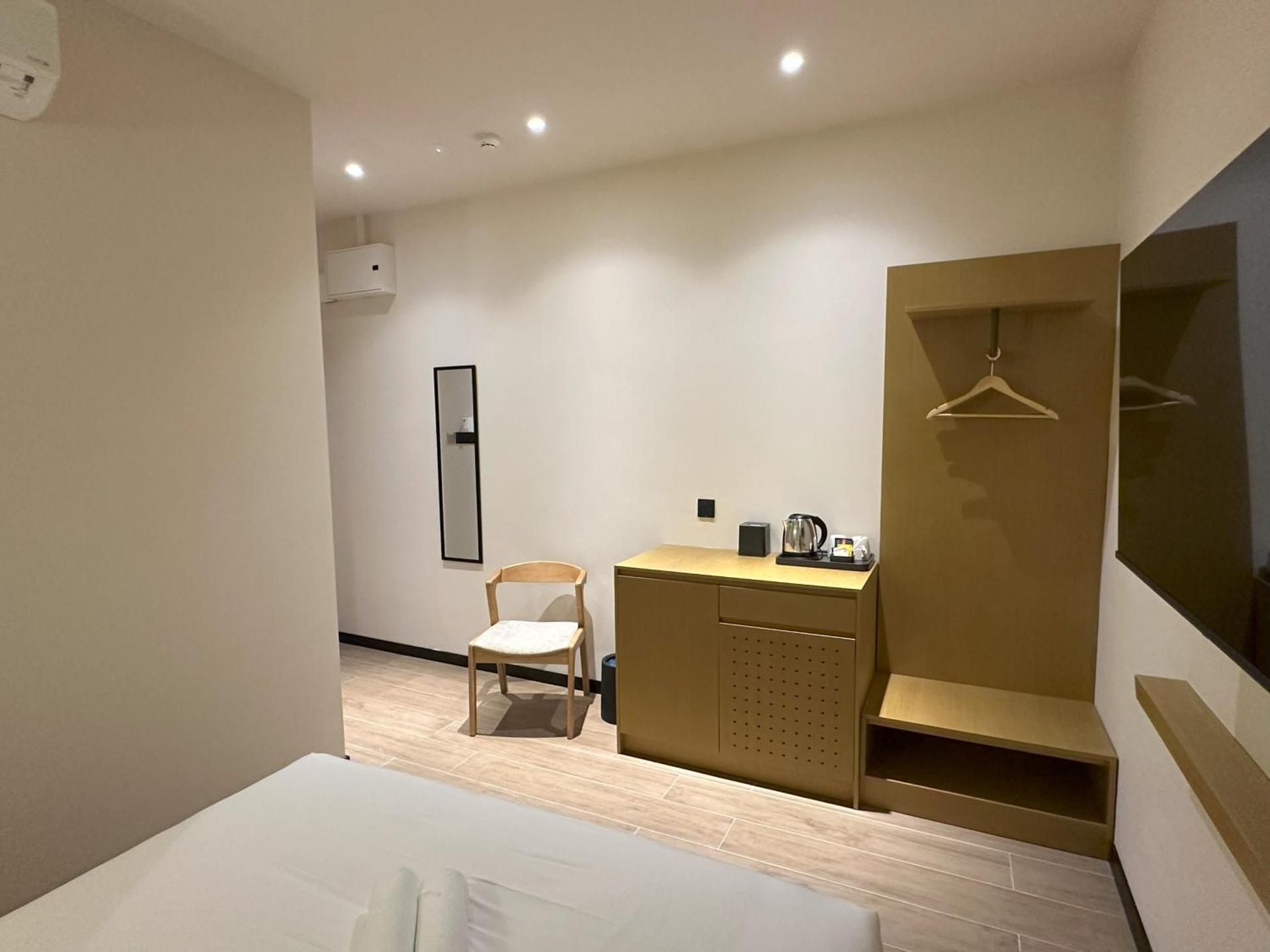 Hotel Mirda Puncak Alam Standard Queen Room without Window