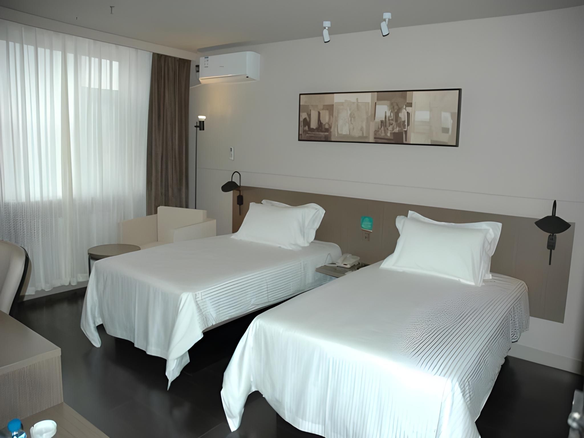 Business Standard Room B