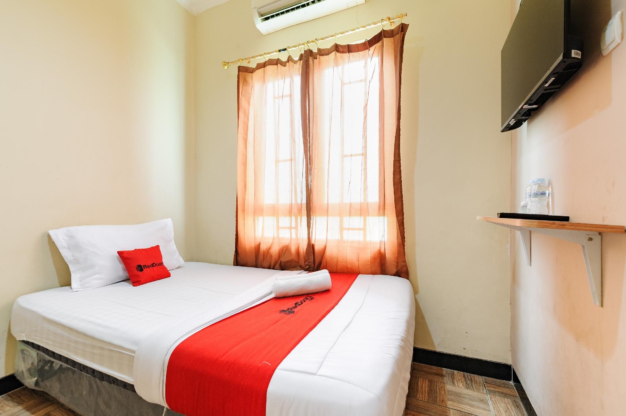 RedDoorz Room