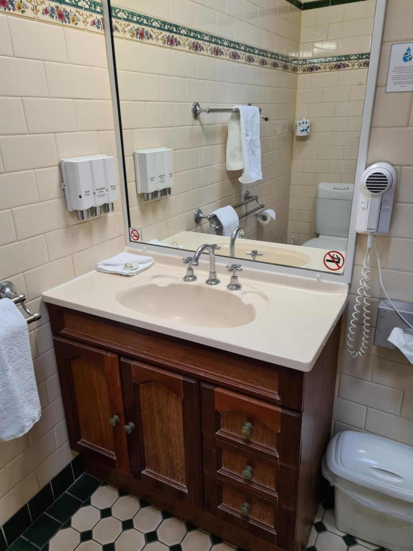 Deluxe Suite with Spa Bath