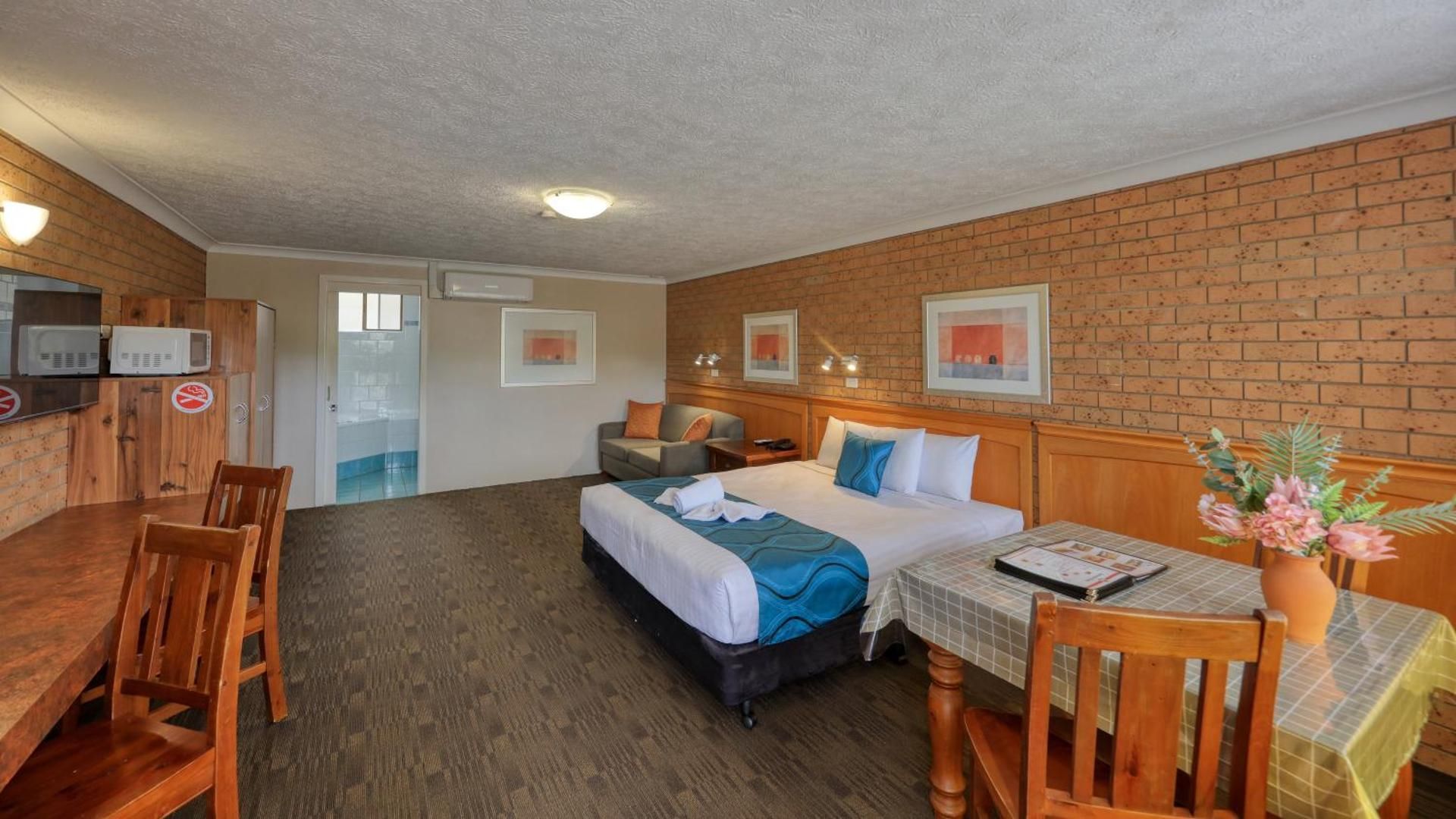 Executive Double Suite with Spa Bath