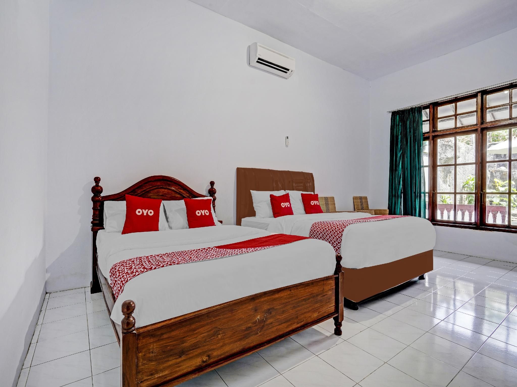 Suite Family Room