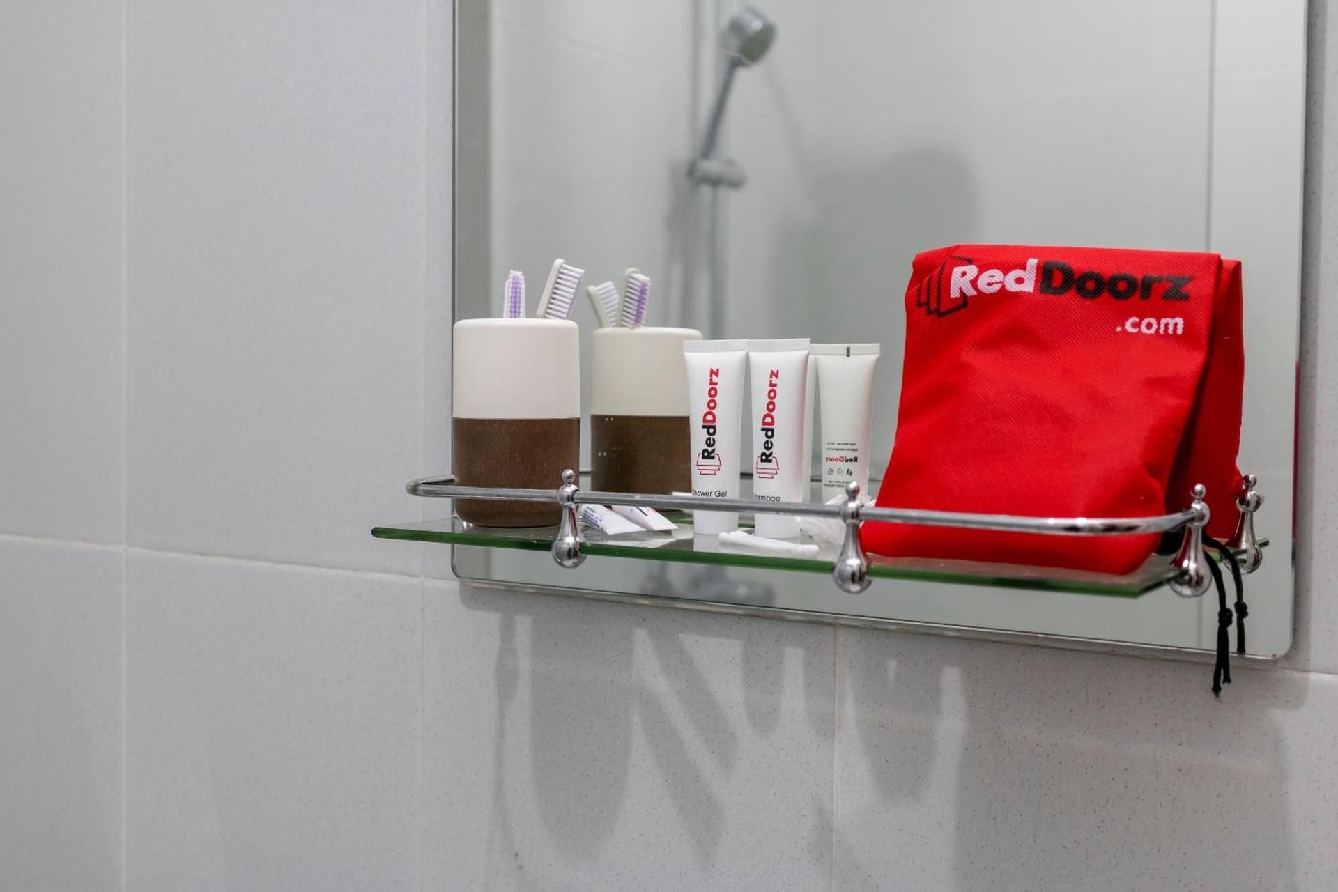 Pakansari Guest inn Mitra RedDoorz
