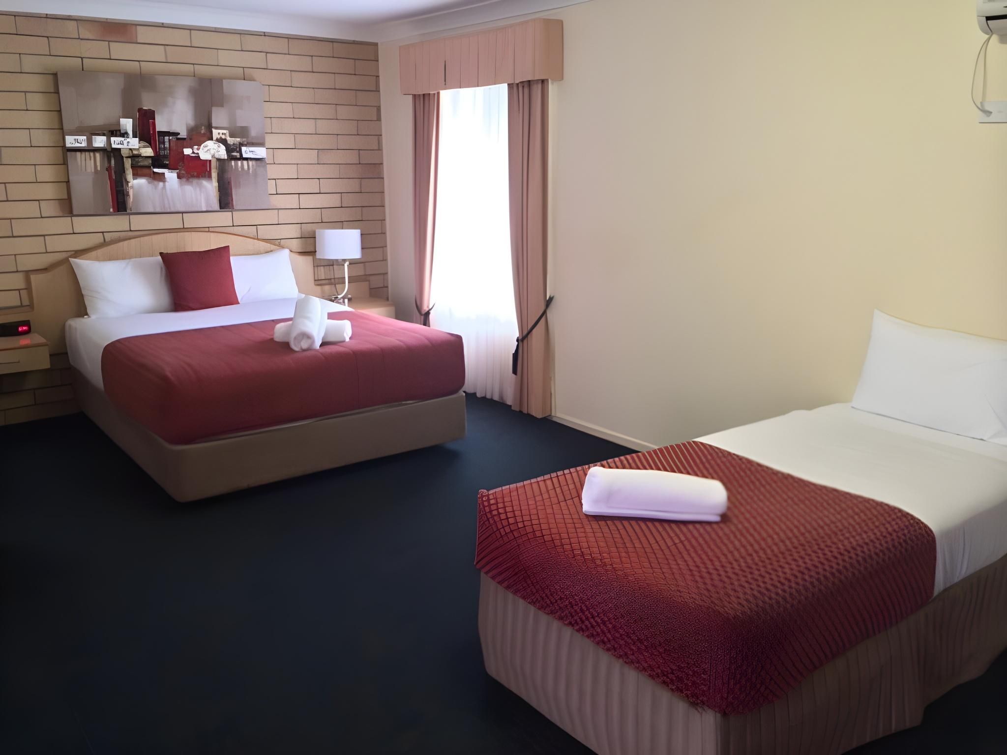 Cotswold Motor Inn Corporate Suite