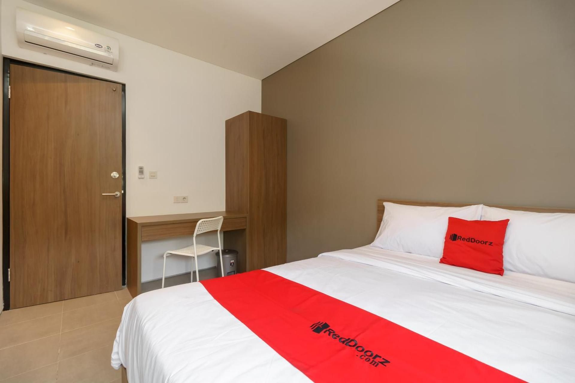 RedDoorz Room