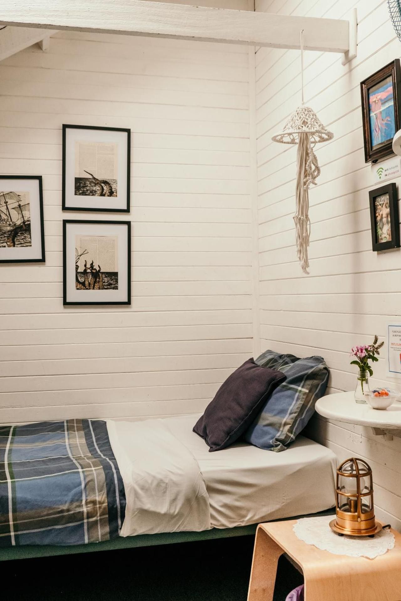 Budget Twin Room with Shared Bathroom