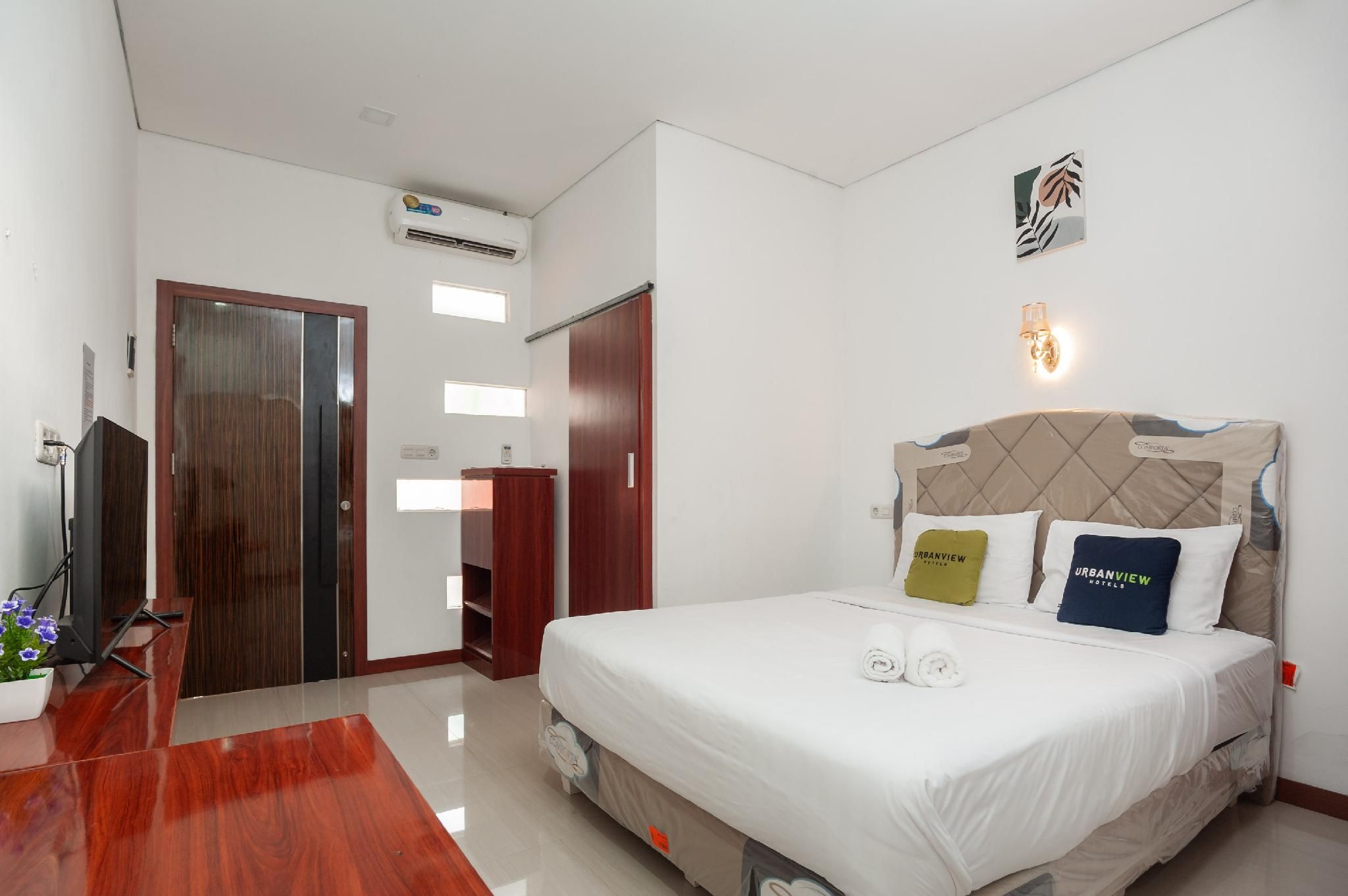 Urbanview Hotel Amarilis Sentul Bogor by RedDoorz Superior Room 2