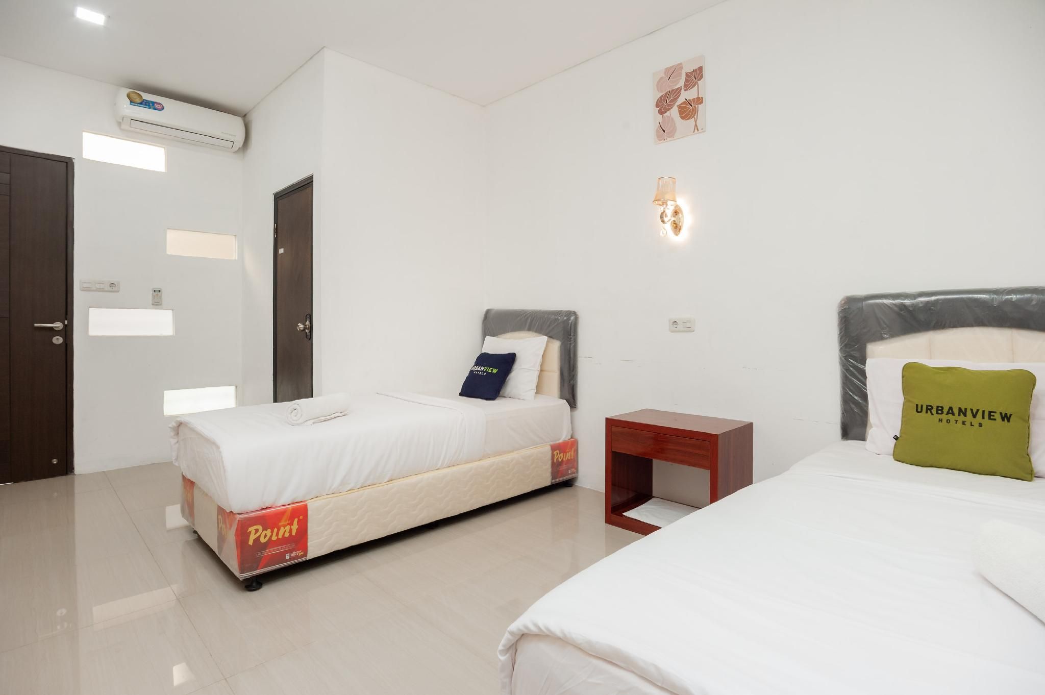 Urbanview Hotel Amarilis Sentul Bogor by RedDoorz Economy Twin Room 2