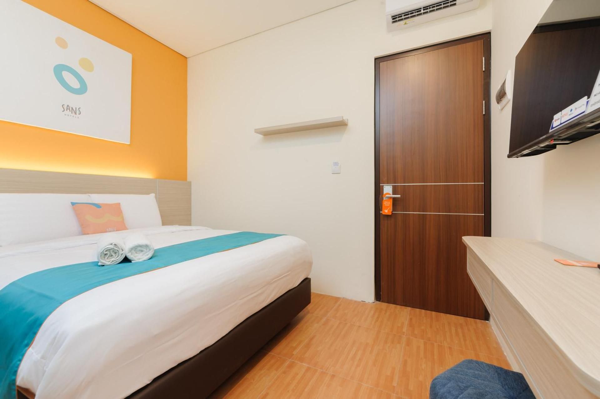 Sans Hotel Tajur Bogor Standard Room 2