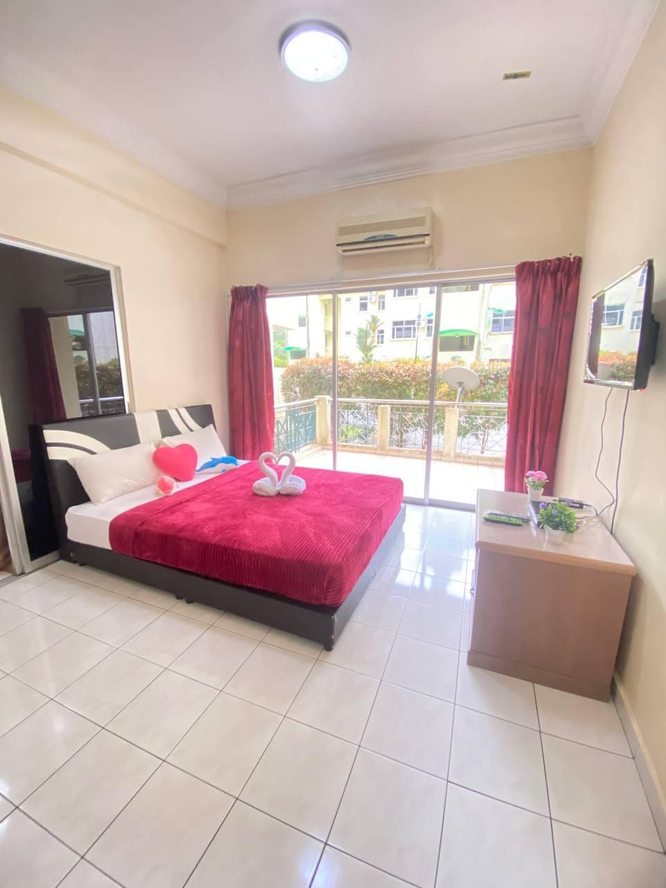 Teluk Batik Holiday Apartment Deluxe Two Bedroom Apartment with Balcony