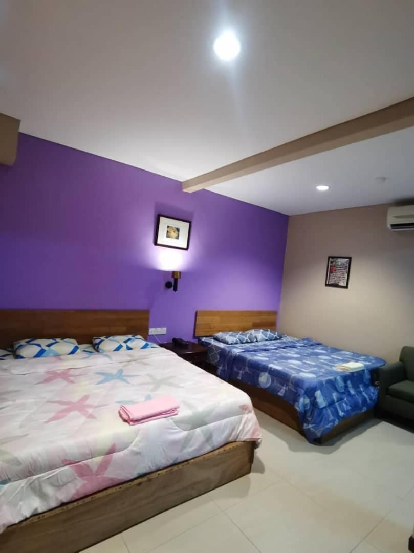 PAVILION INN HOTEL LUMUT Family Suite 2