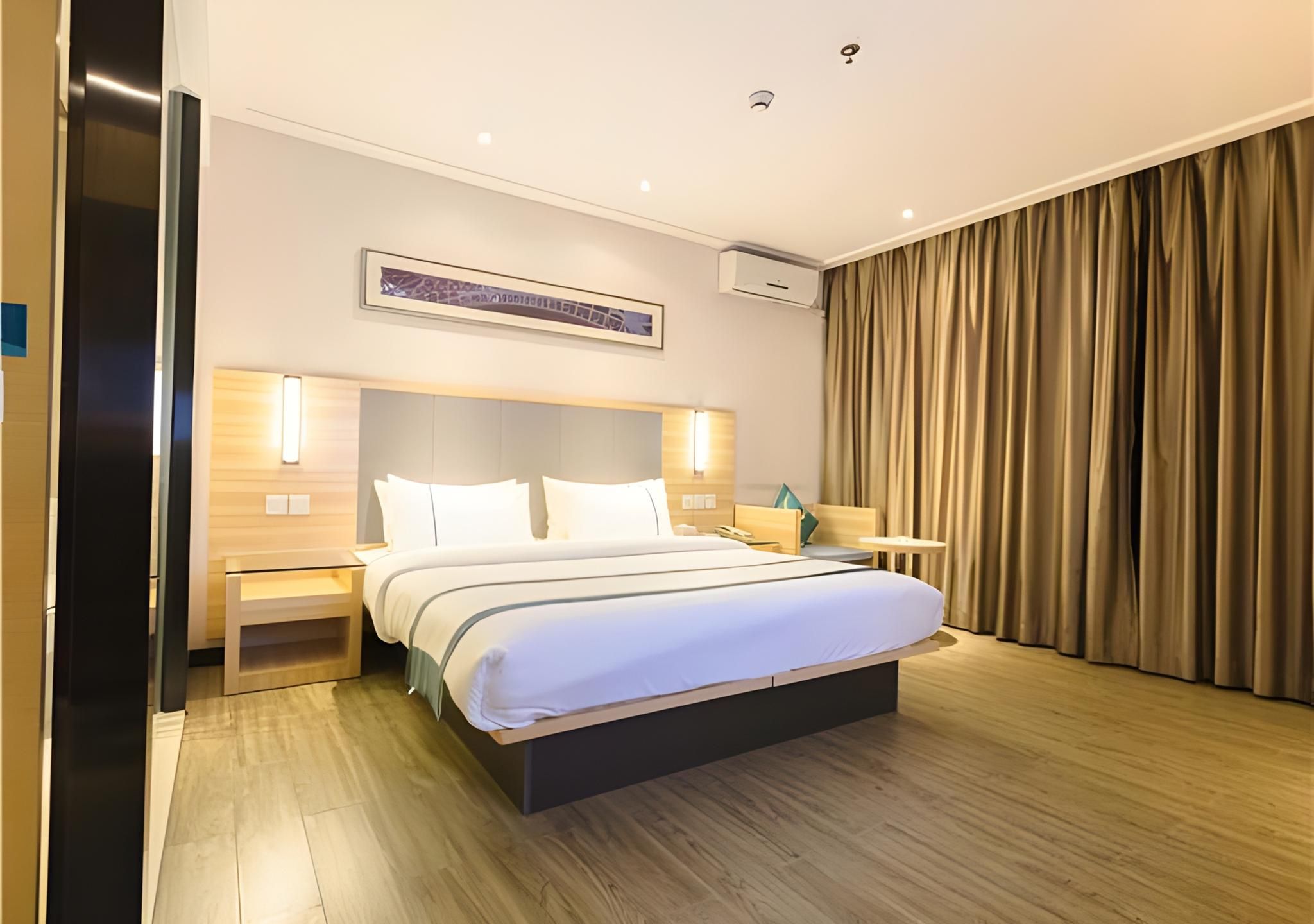 Business Queen Room