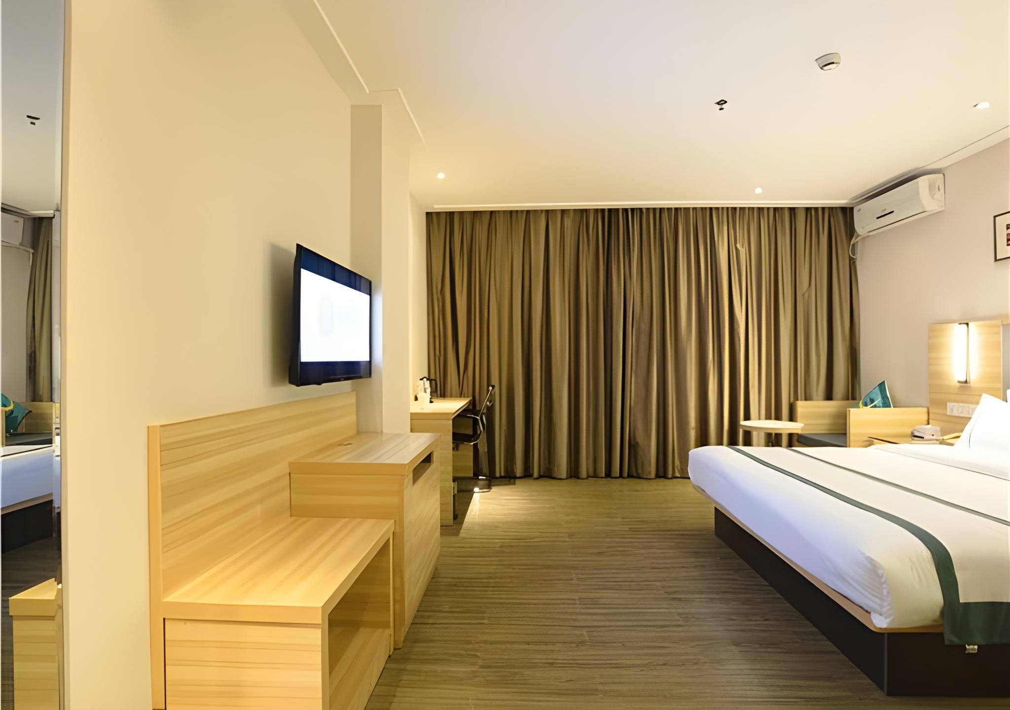 Business Queen Room
