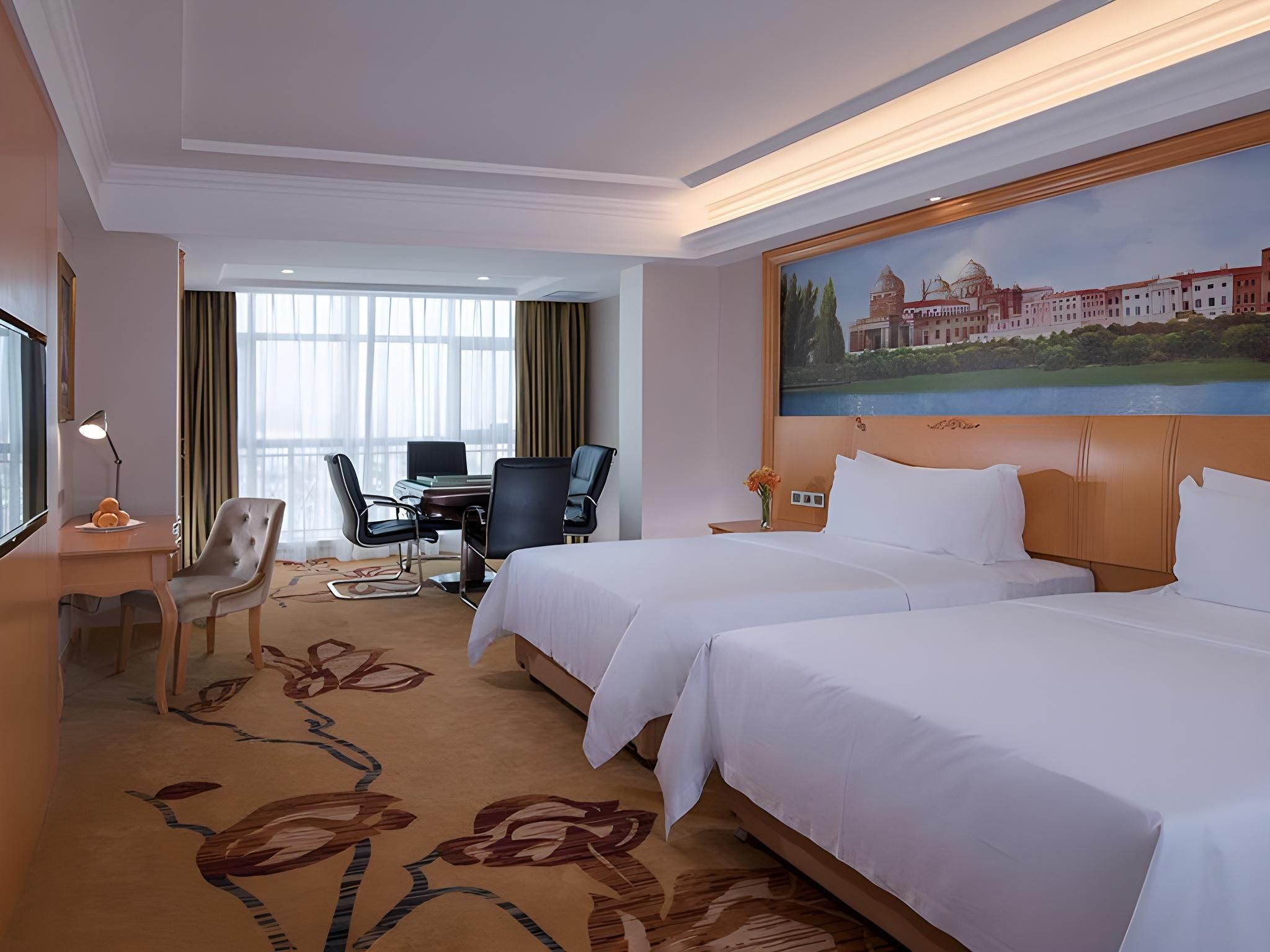 Vienna - Functional Chess Room With Twin Bed