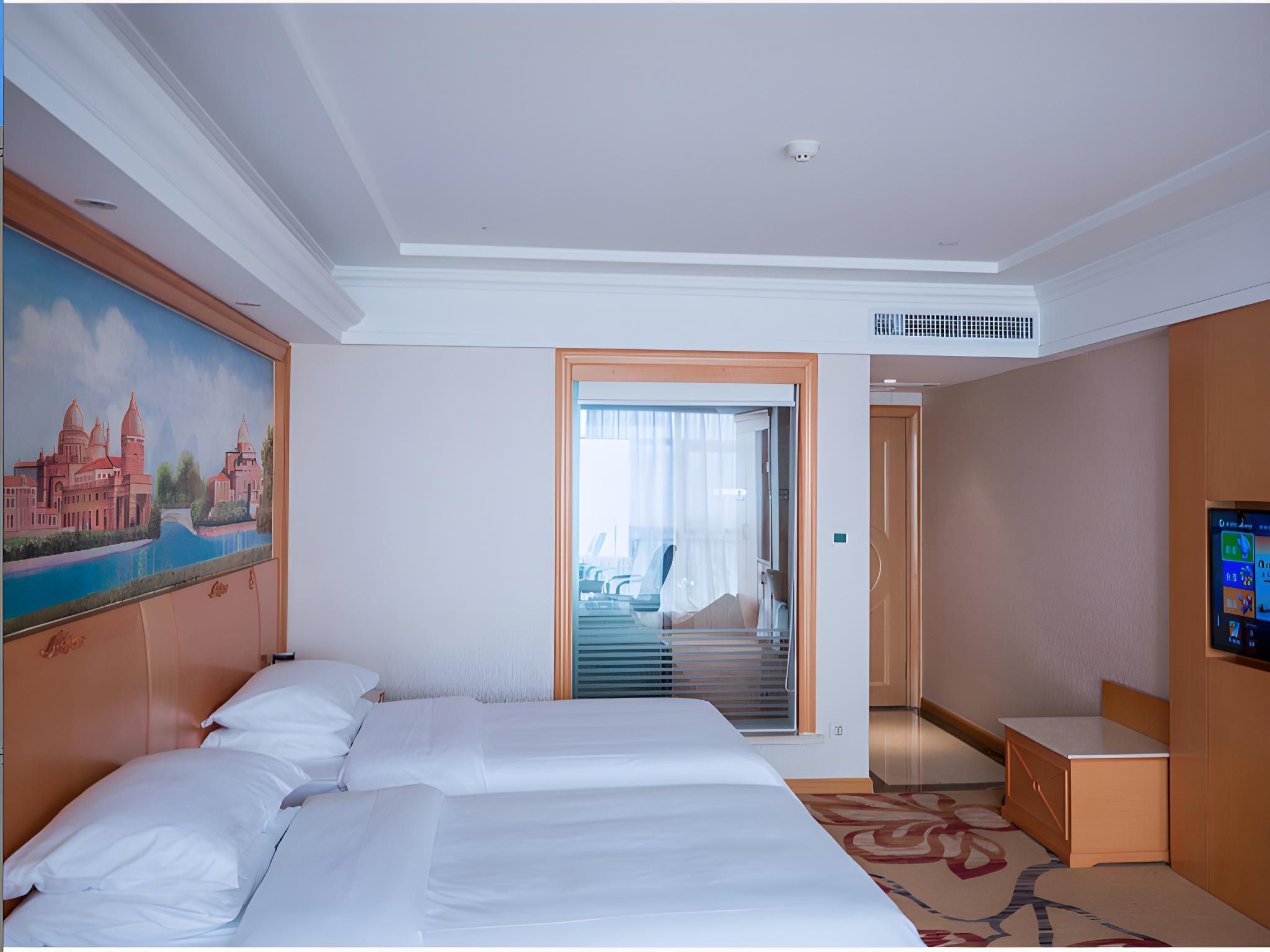 Vienna - Functional Chess Room With Twin Bed