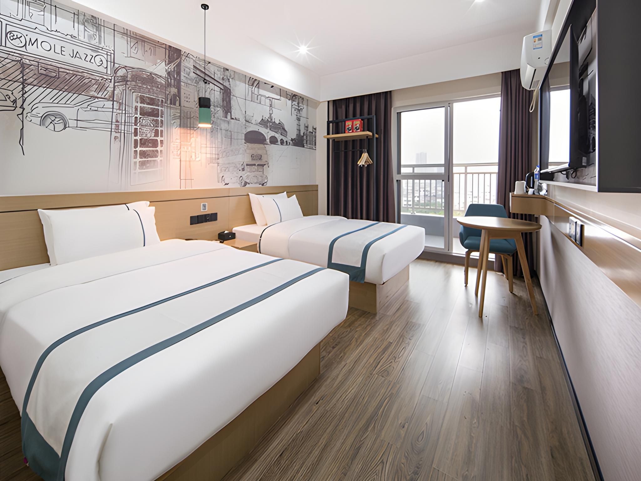 Dossen - Twin Room With City View