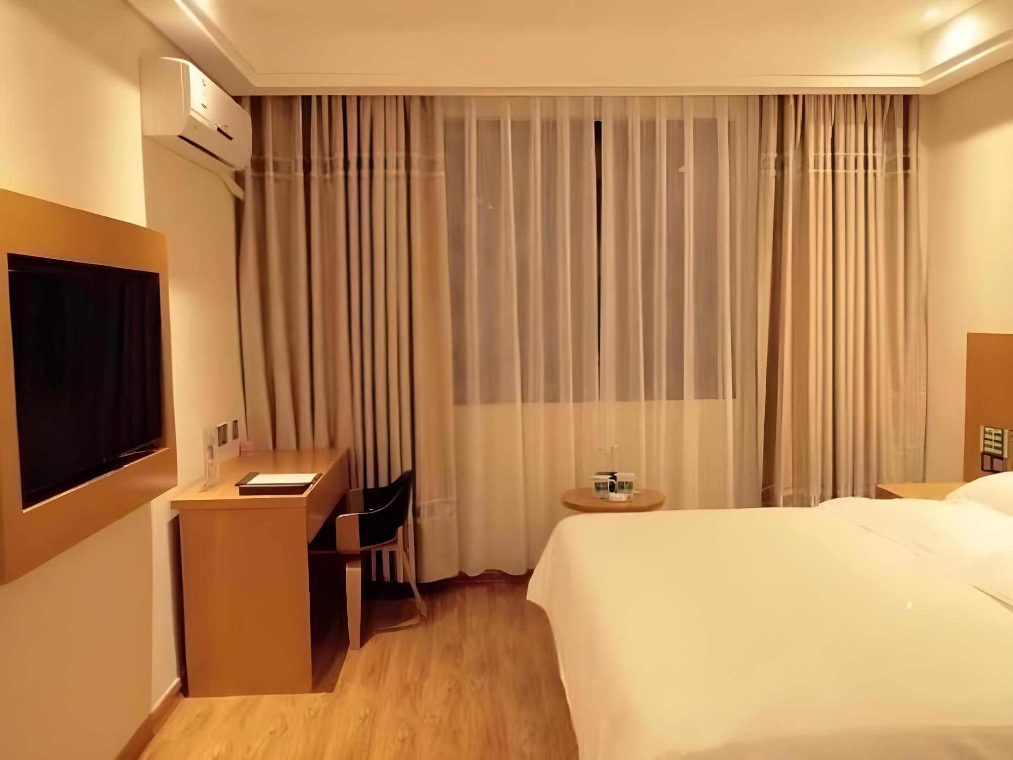 GTI - Feature 1 Bed Room, 1.8M Bed