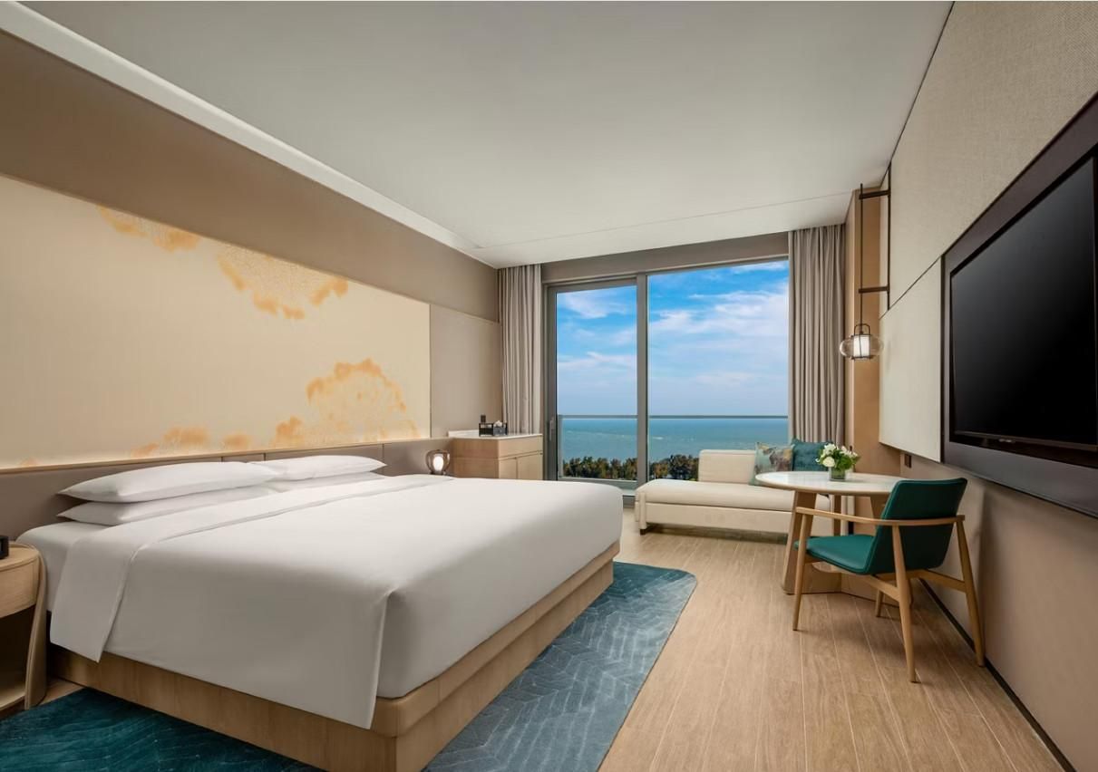 1 King Premium Oceanfront Balcony