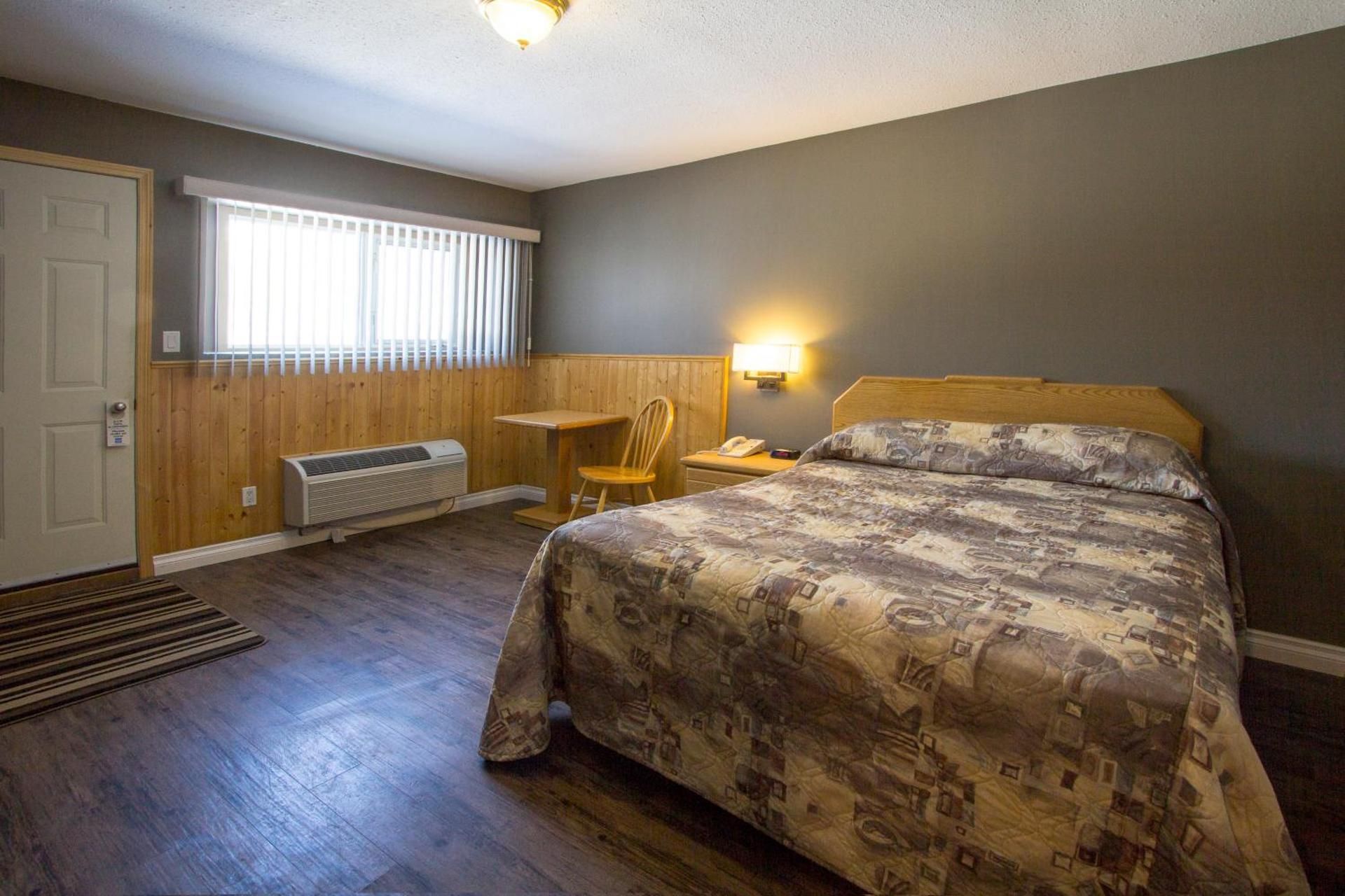 Queen Room with Sofa Bed