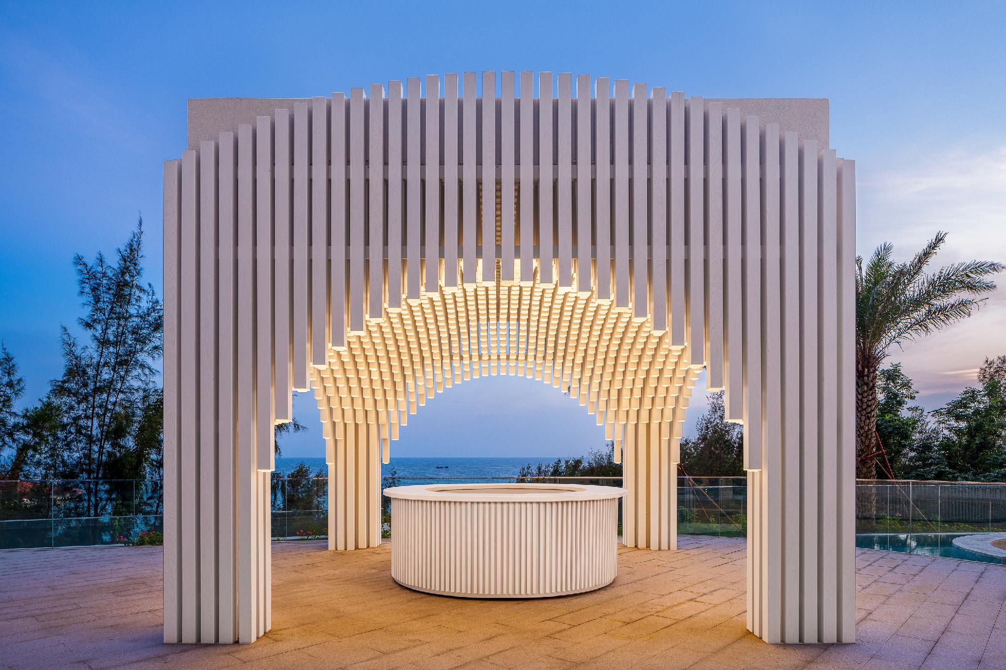 swimming pool [outdoor]