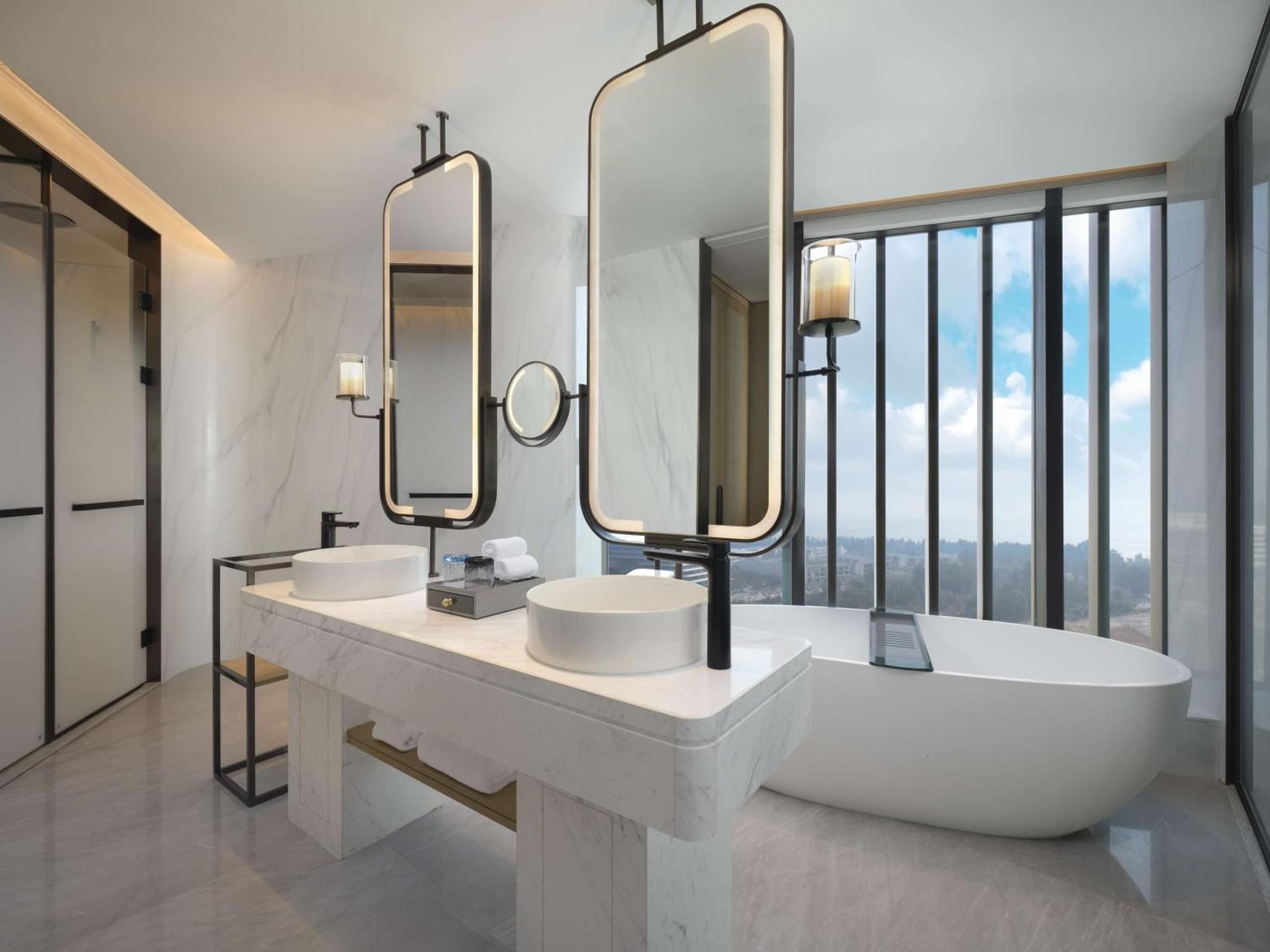 Beihai Marriott Resort Deluxe Suite, Suite, 1 King, Ocean view, Balcony 2