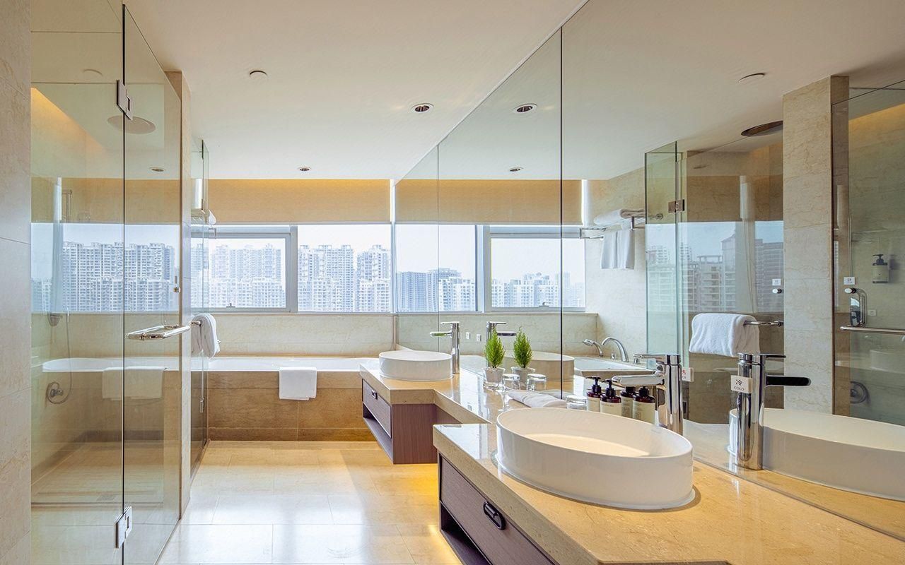 Superior king size bed room with city view