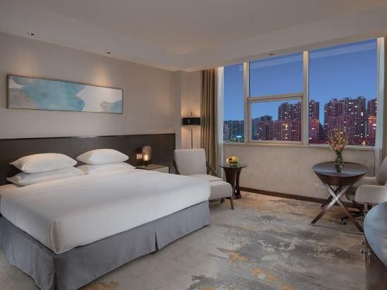 Superior king size bed room with city view