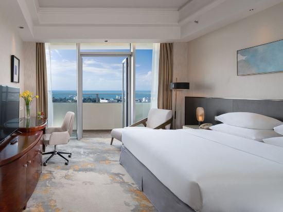 Deluxe king size bed room with sea view