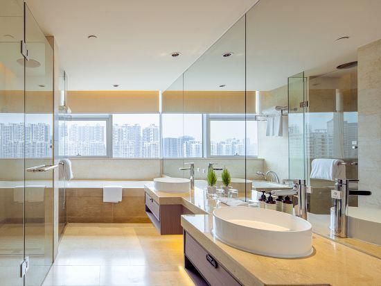 Superior Twin Room with City View