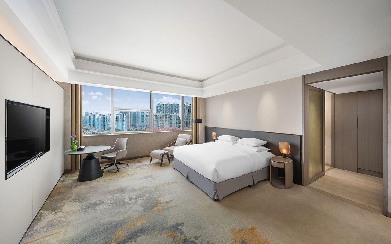Superior king size bed room with city view