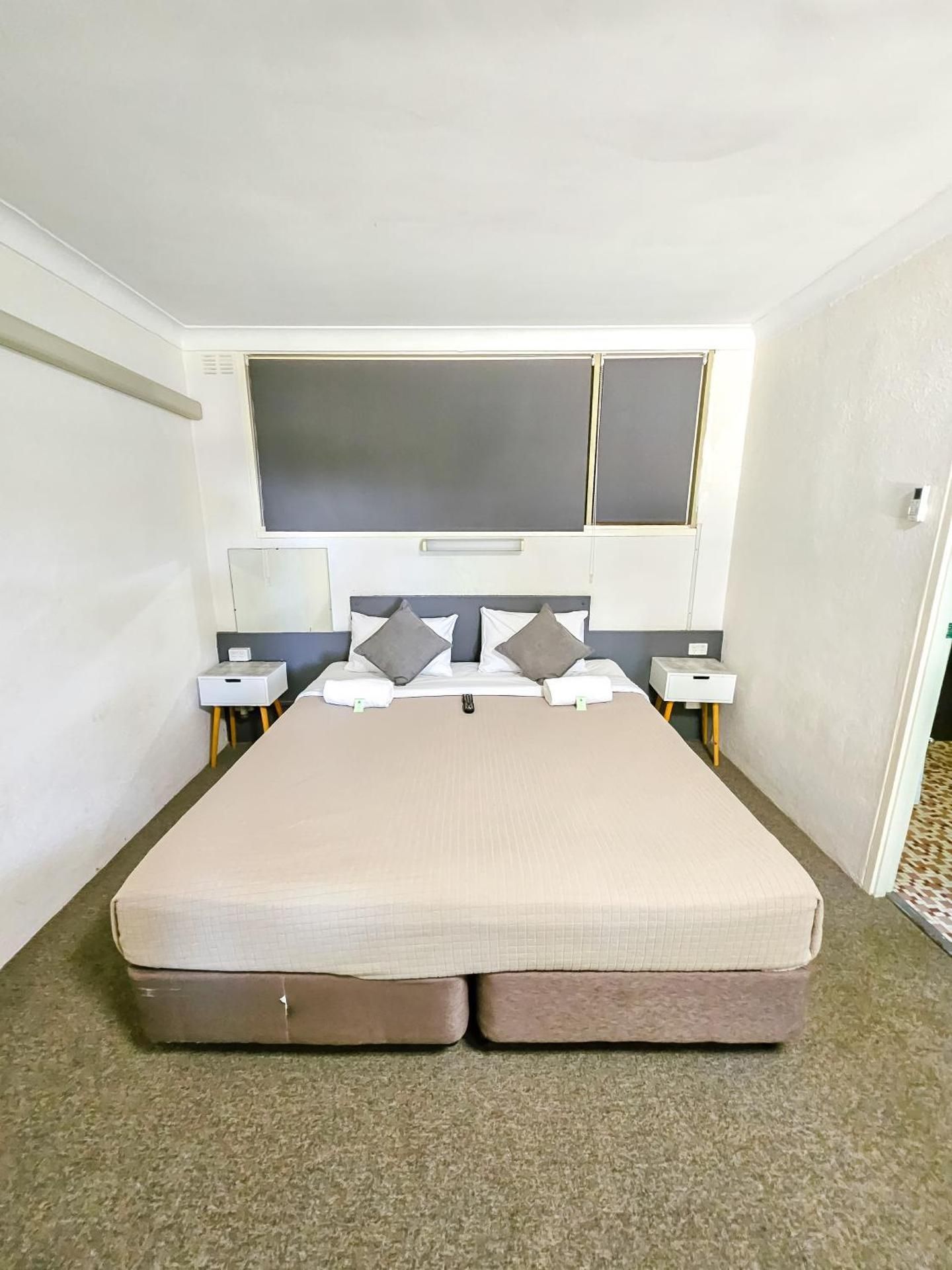 Green Door Motel Standard Queen Room