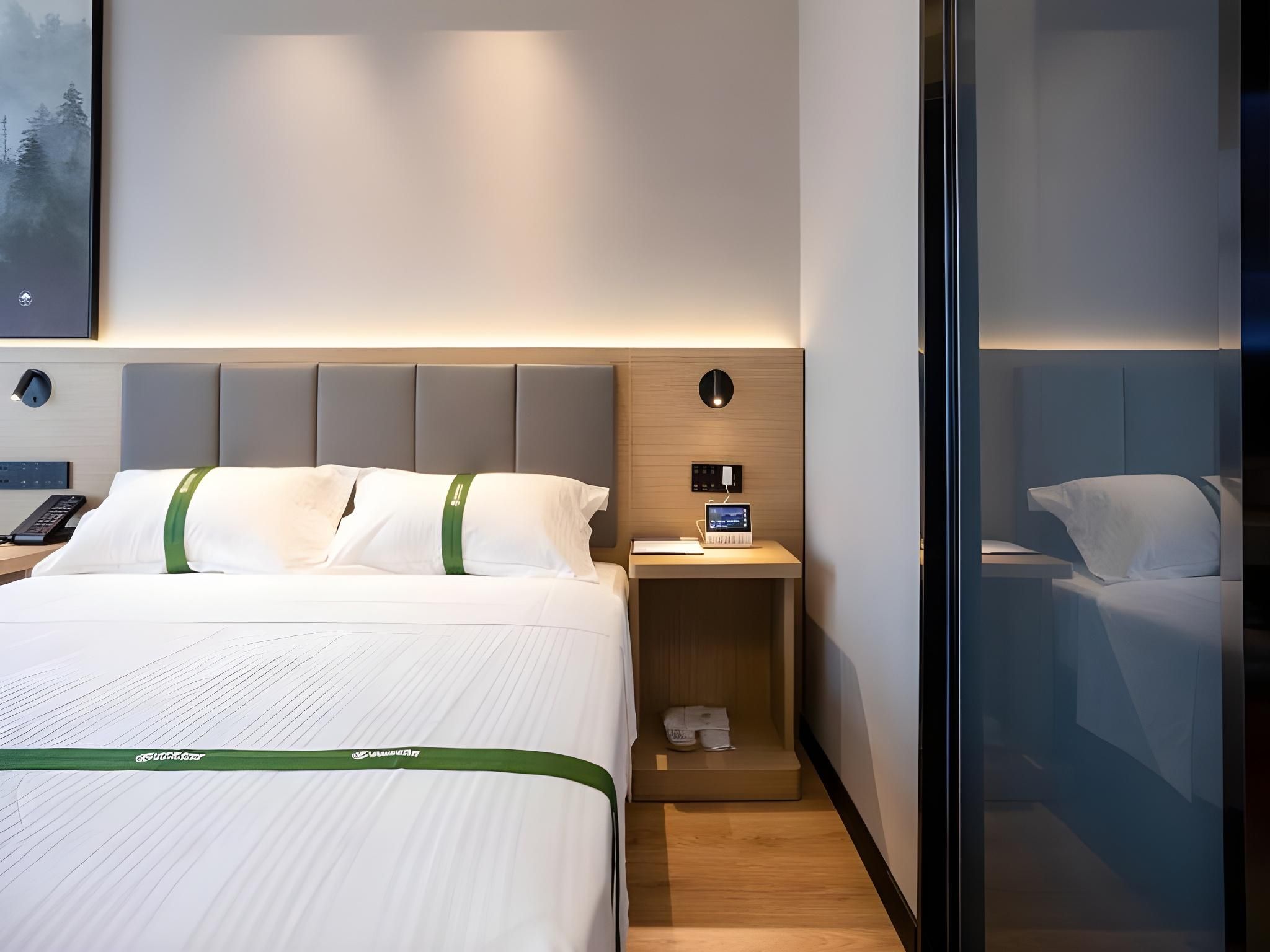 GRT - Special Offer Hotel Queen Room