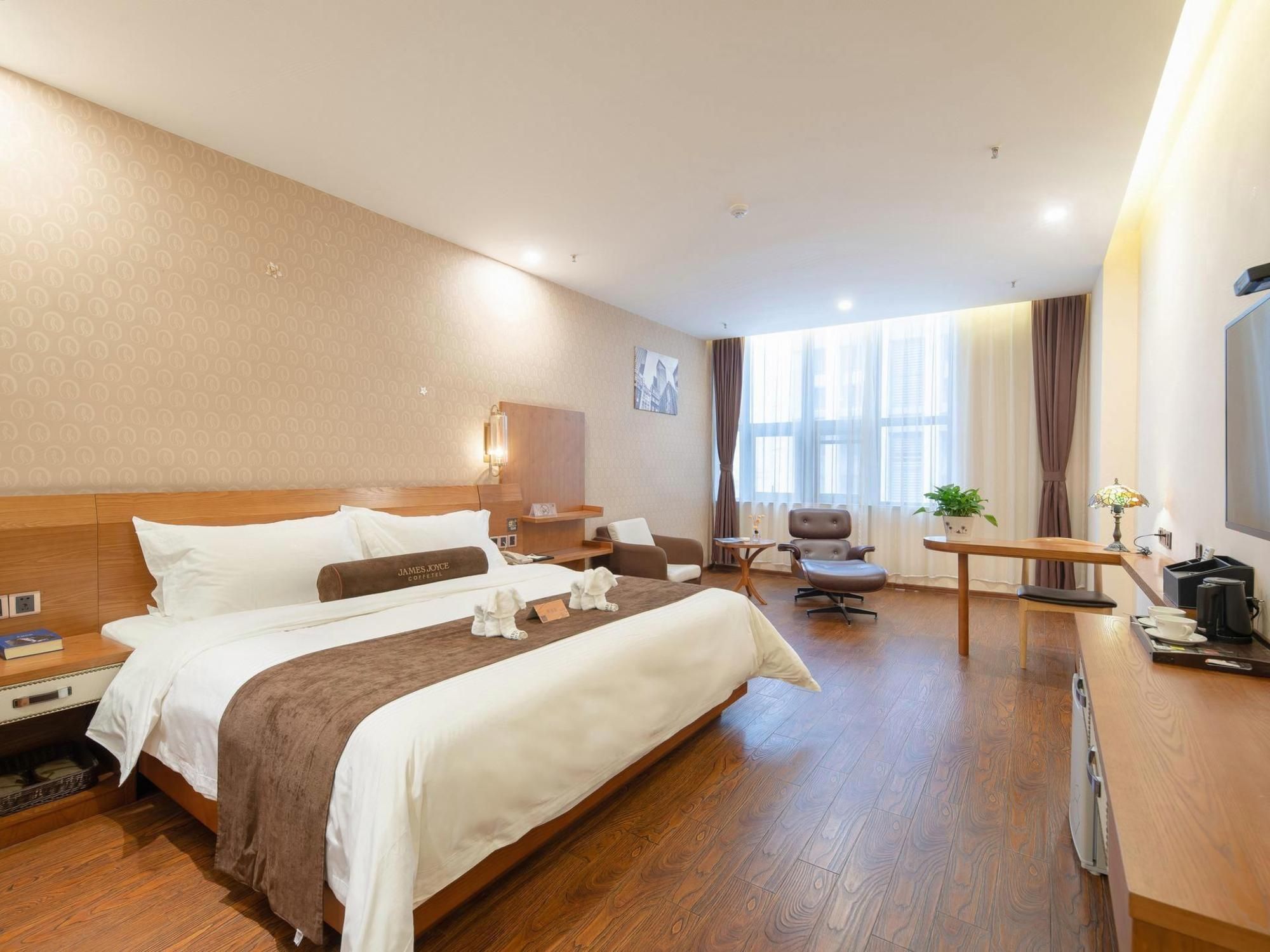 James Joyce - Feifan Delux Bed Room