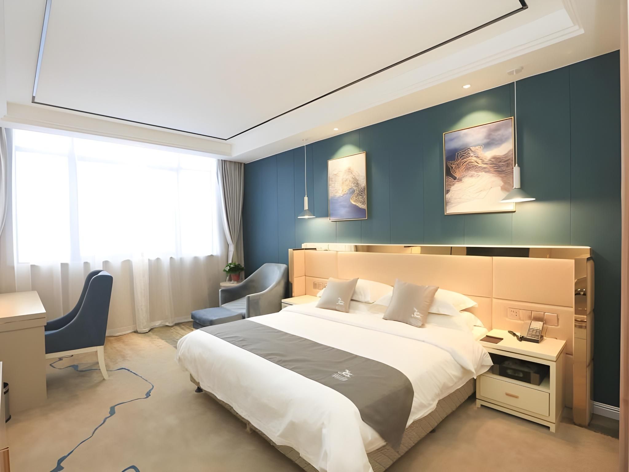 Queen Deluxe Room