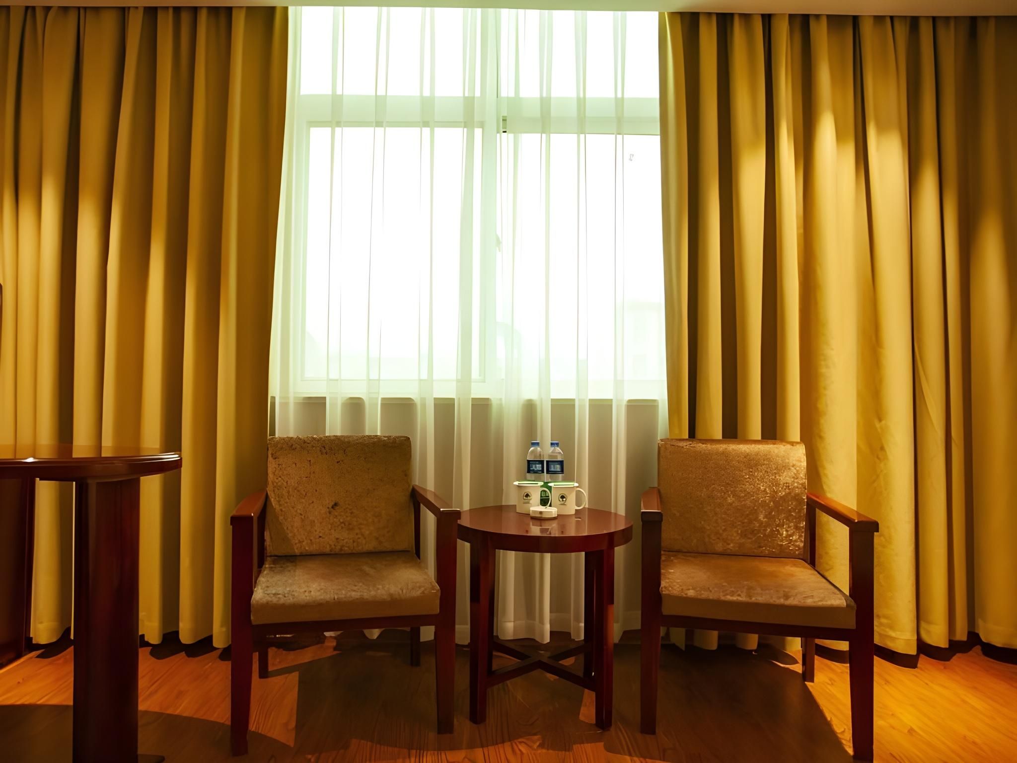 Hotel Queen Room