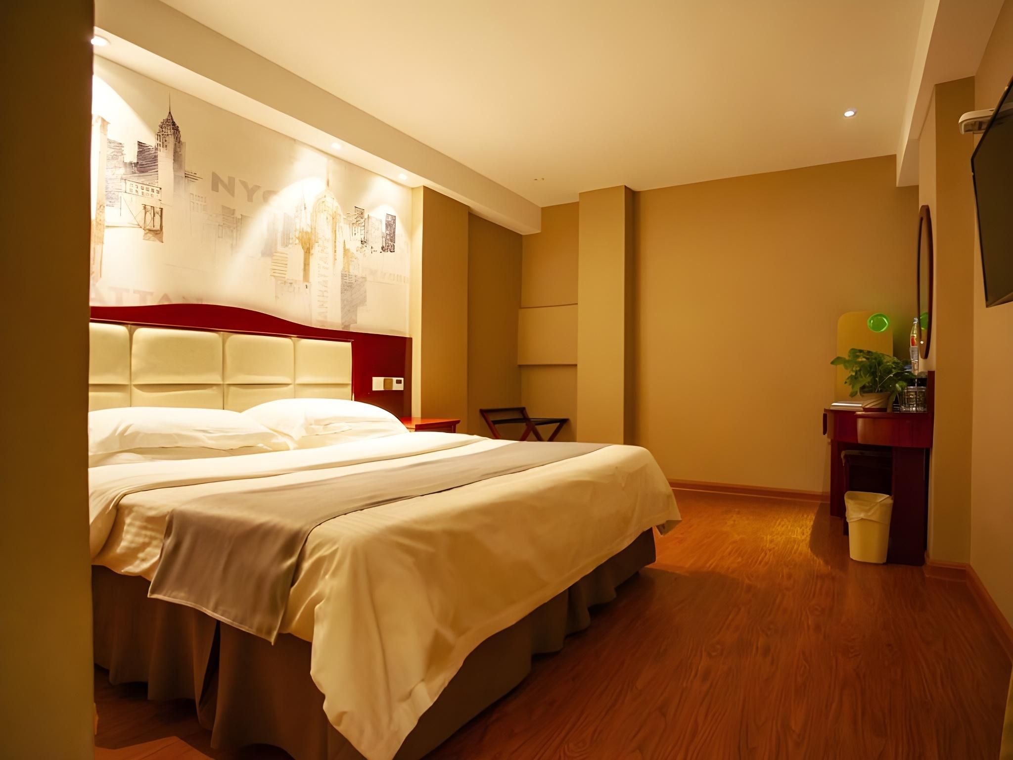 GTR - 1 Bed Guest Room with Aisle window