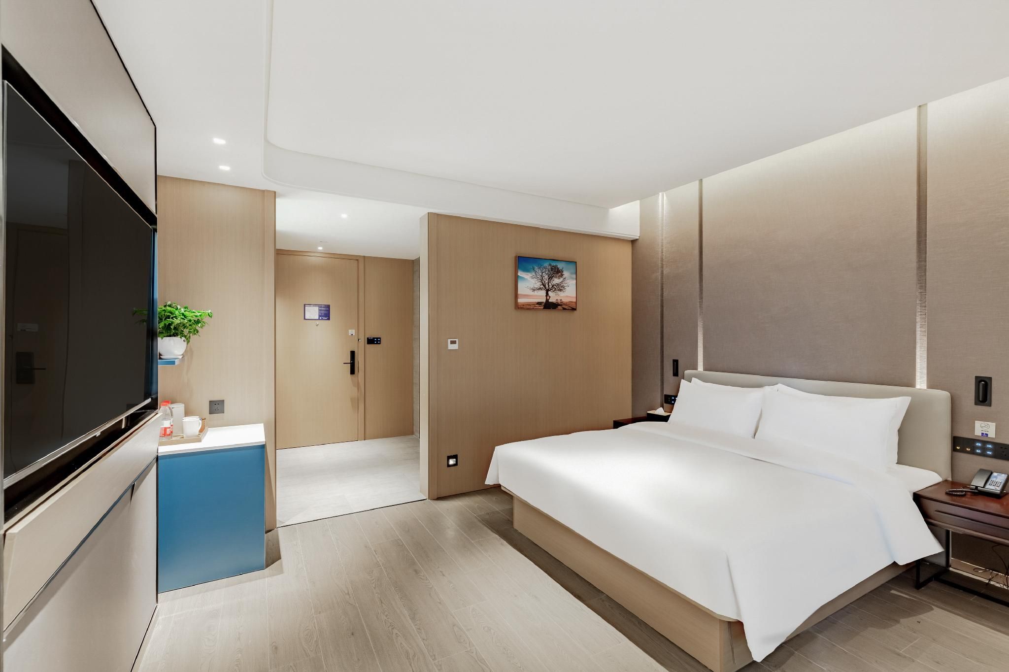 Huazhu - Room With Bed