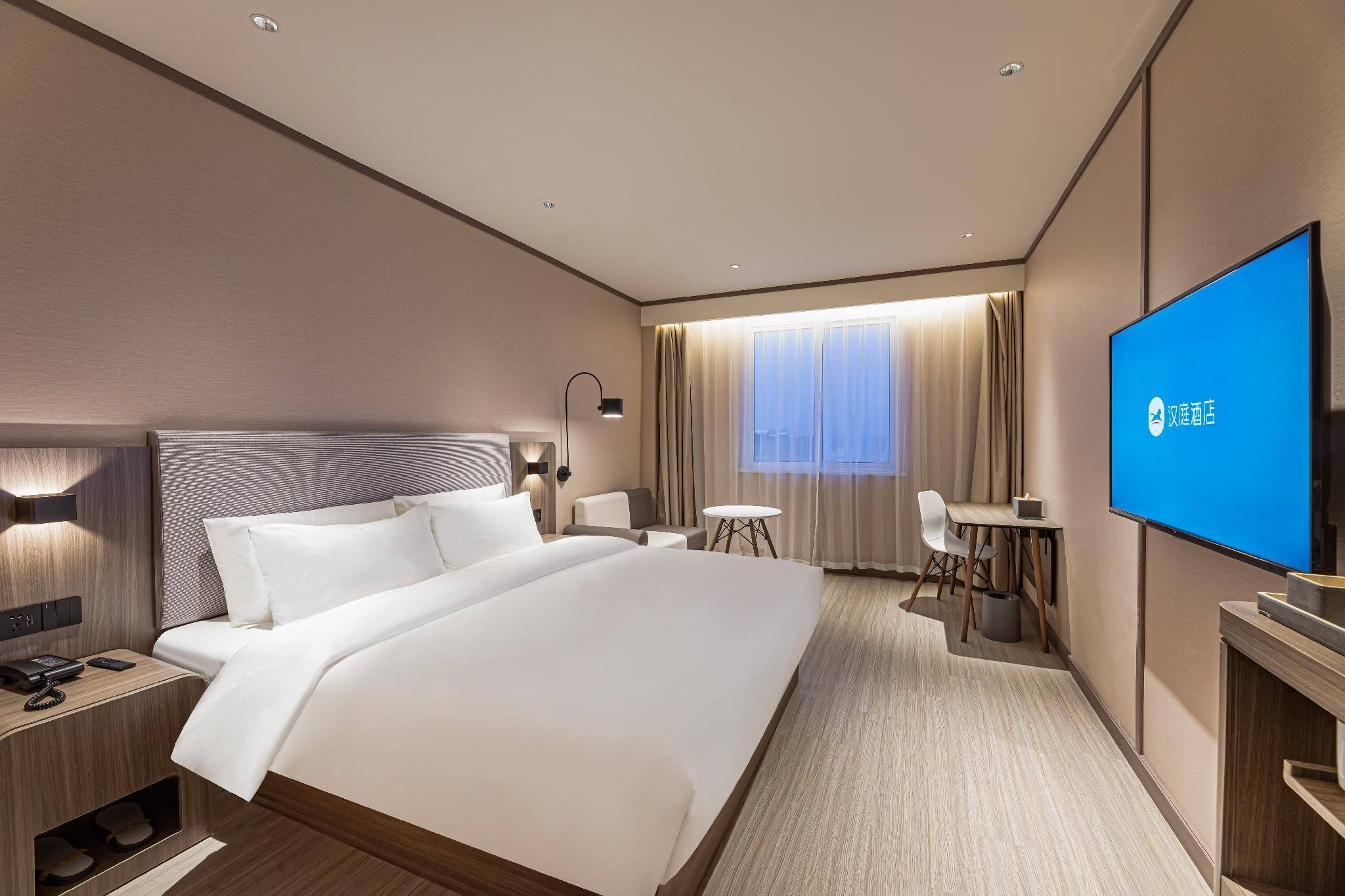 Queen Superior Room