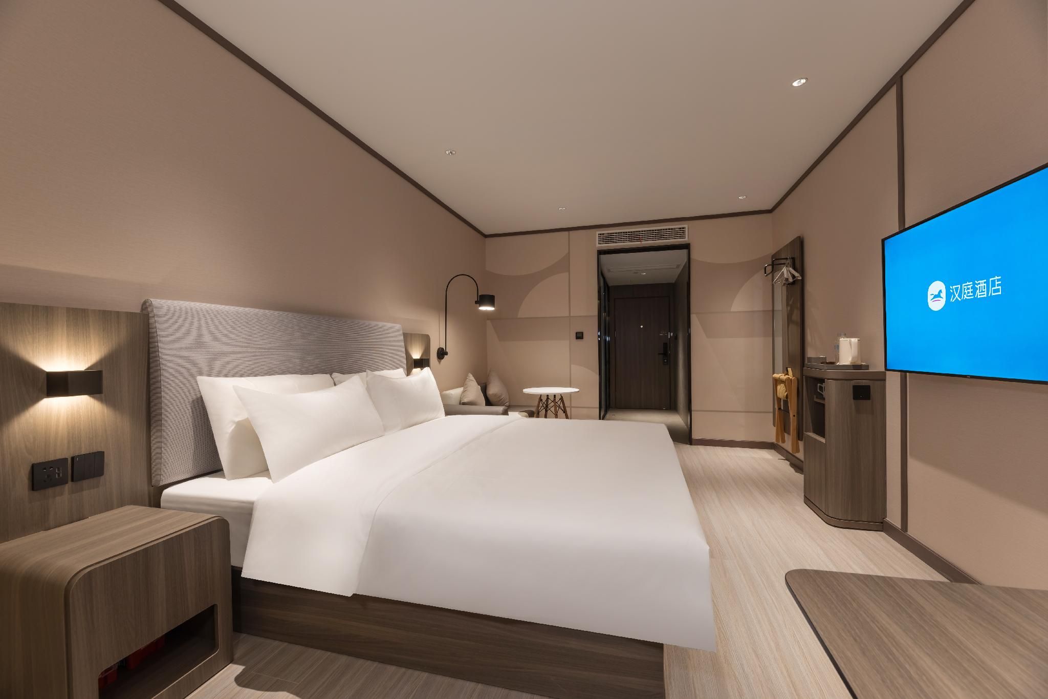 Queen Superior Room